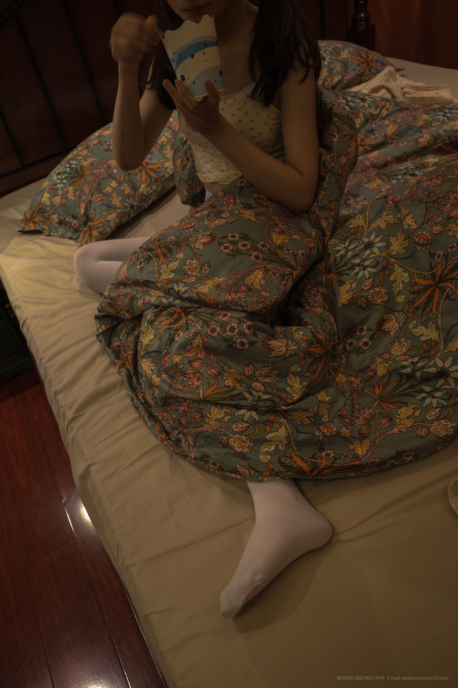 森萝财团 随拍-001 小香 白丝80D [77P]插图9