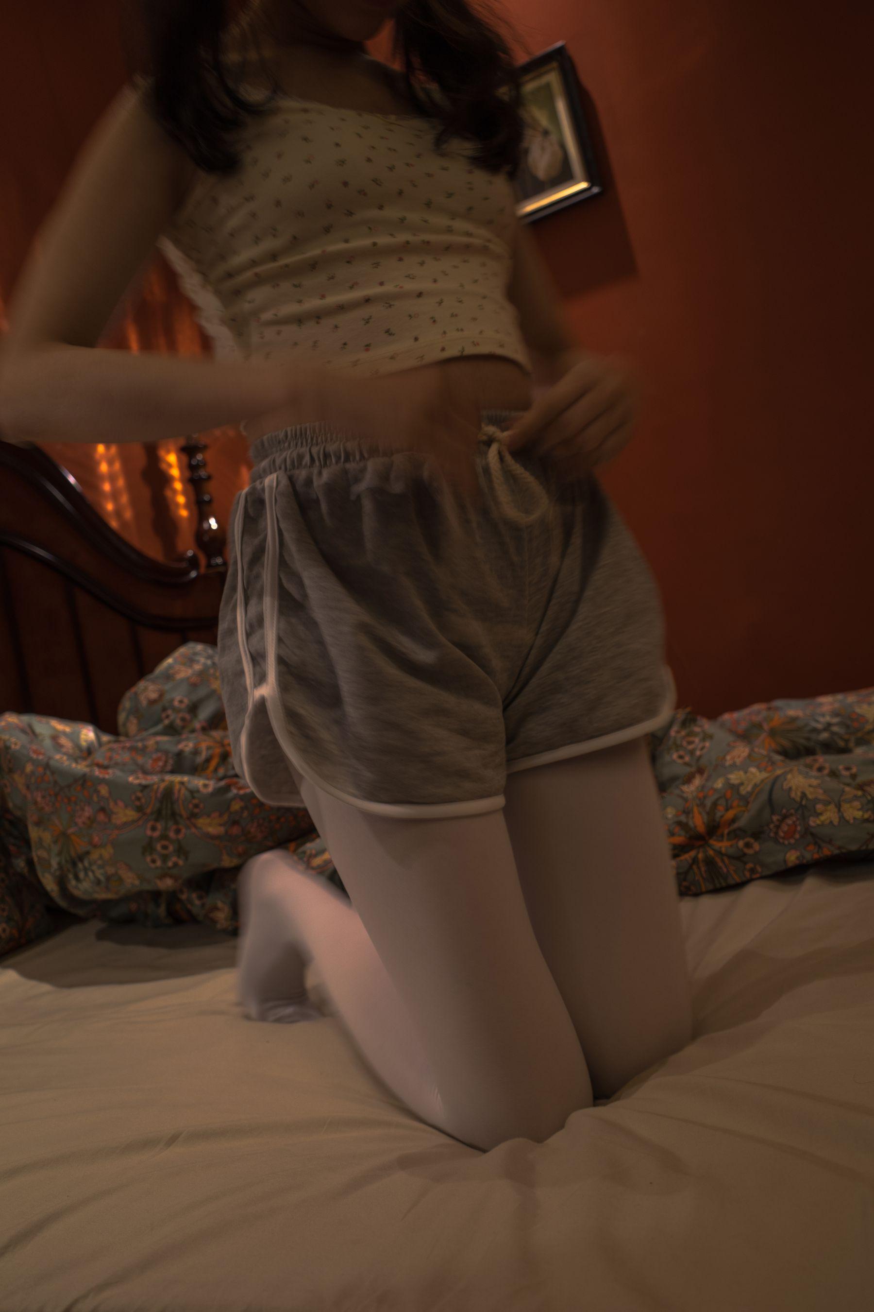 森萝财团 随拍-001 小香 白丝80D [77P]插图3