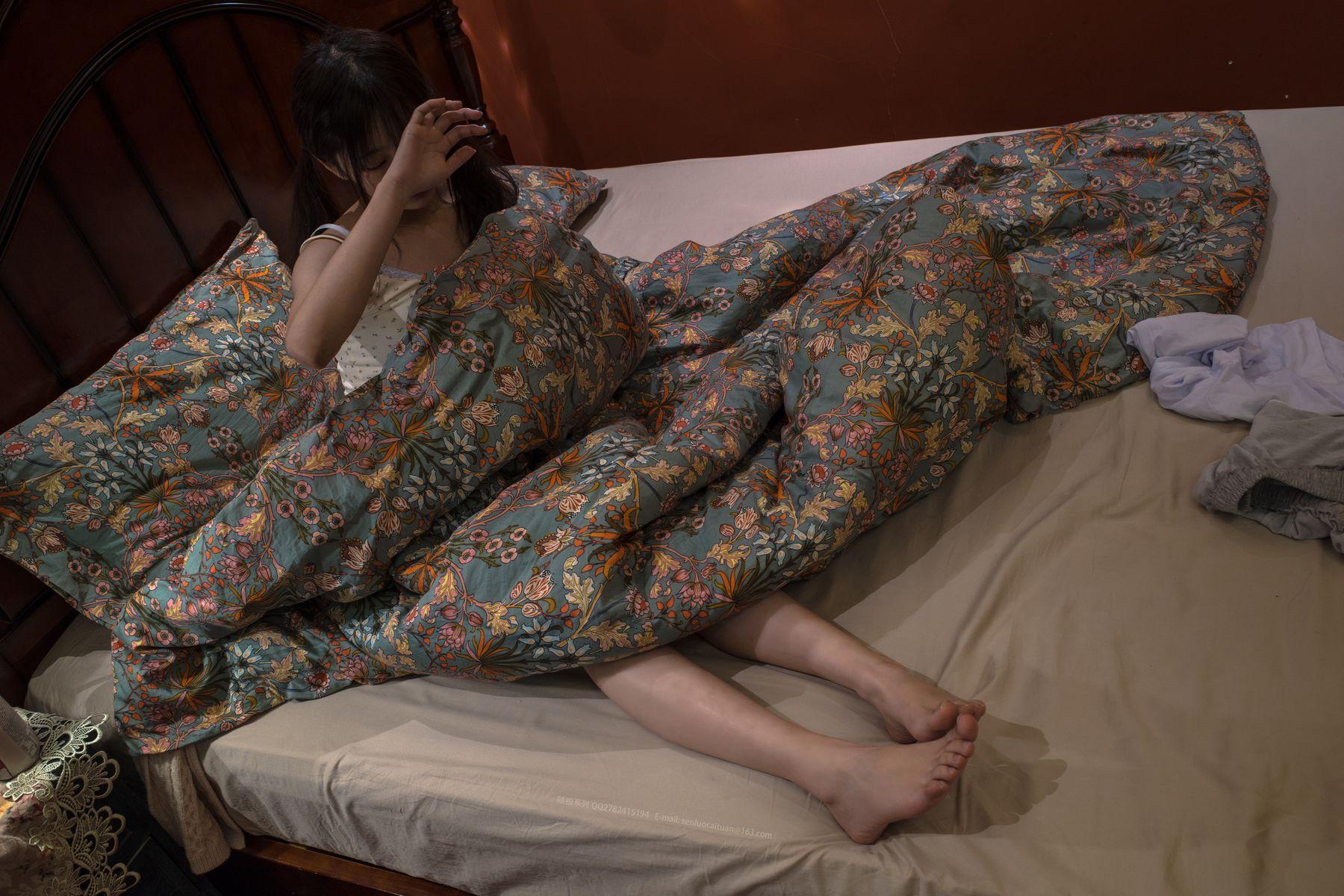 森萝财团 随拍-001 小香 白丝80D [77P]插图2