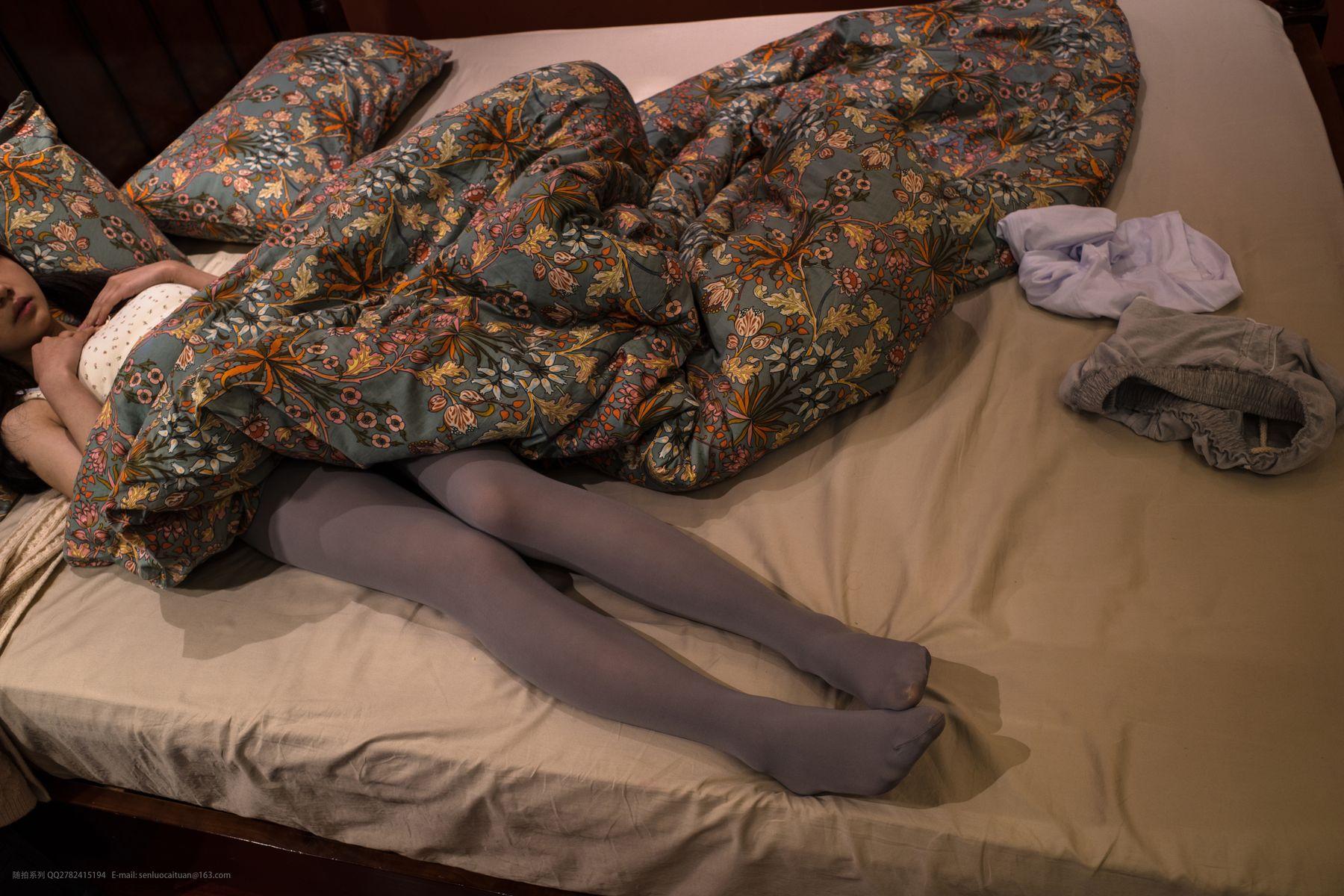 森萝财团 随拍-001 小香 白丝80D [77P]插图4