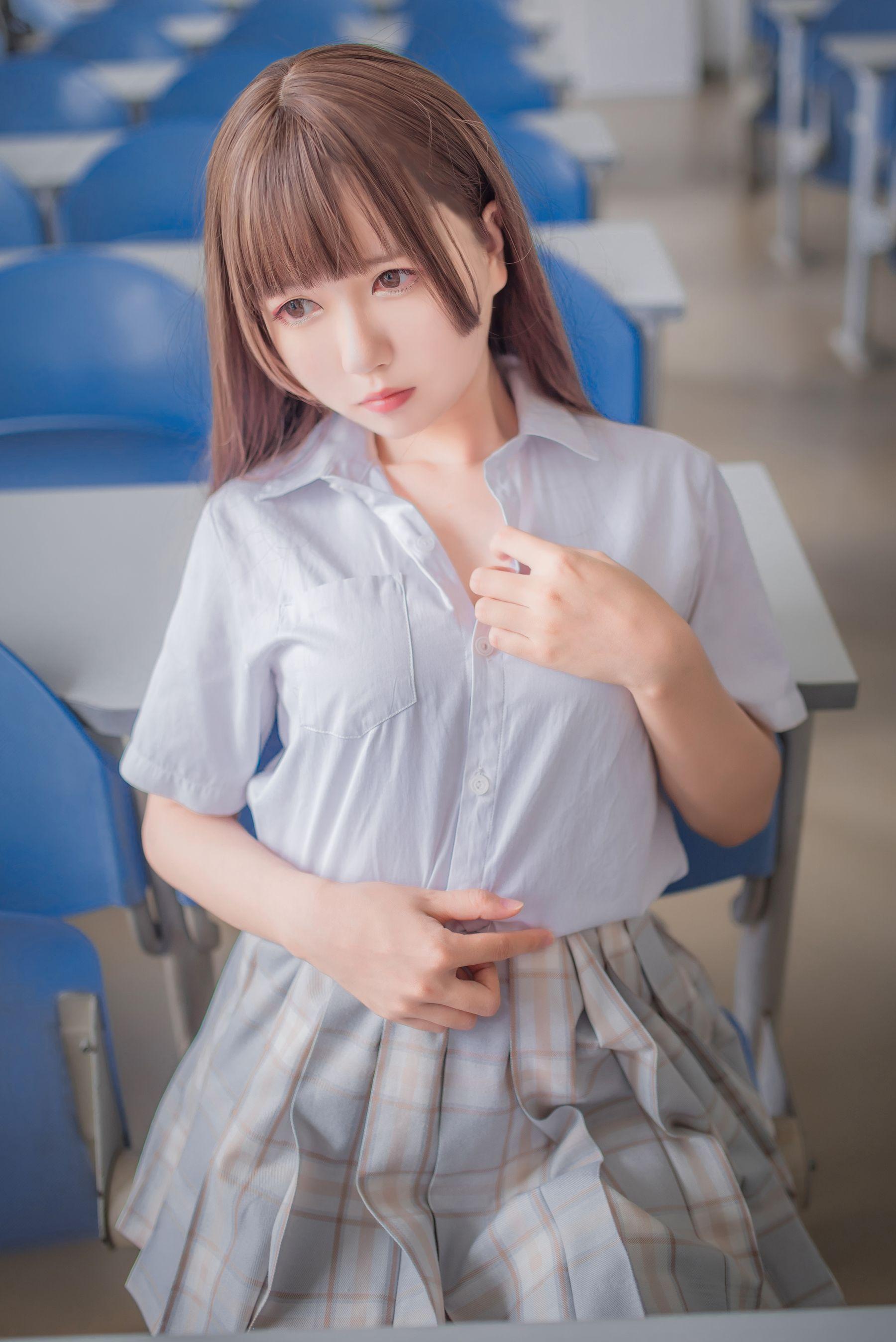 白金_NO.009 制服黑丝 [24P]插图1