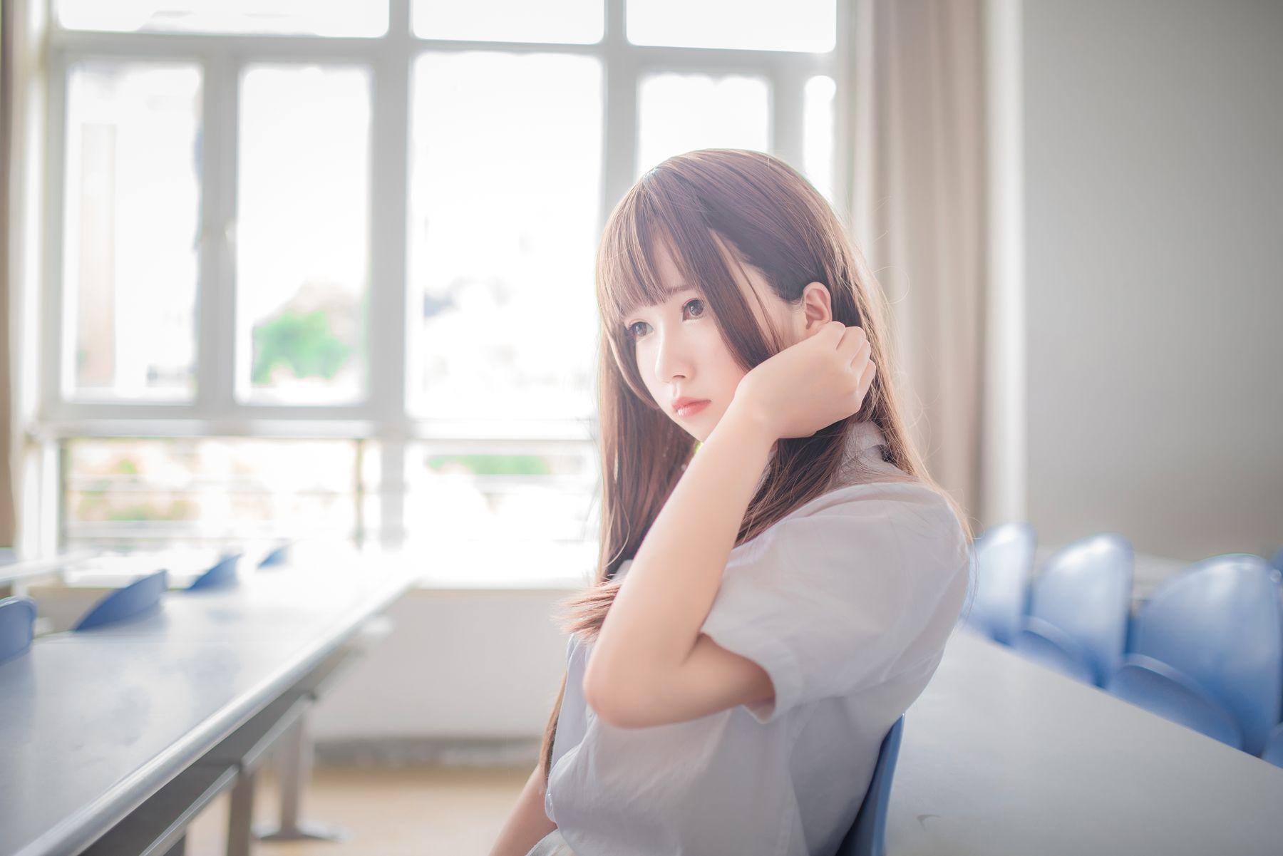 白金_NO.009 制服黑丝 [24P]插图4