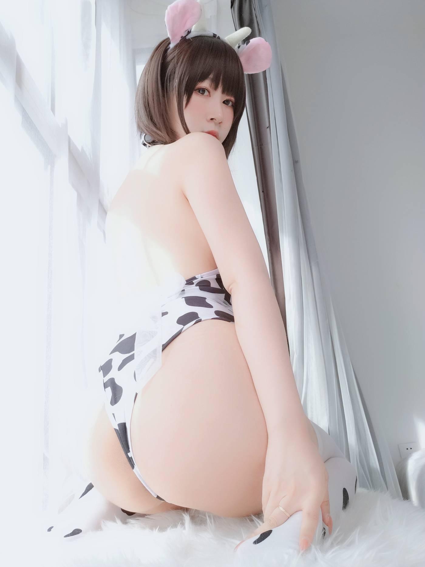 白银81 – 自撮り Vol.46 可爱奶牛 [100P]插图1