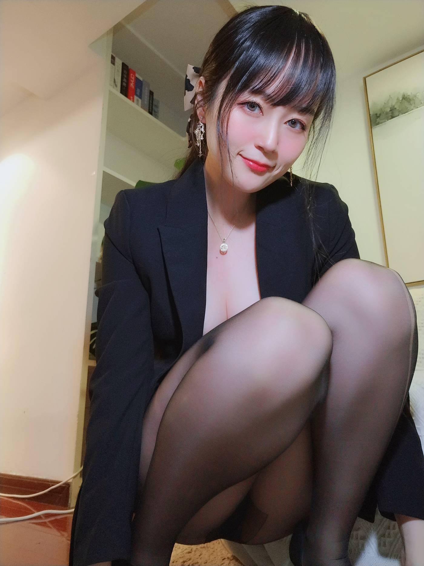 白银81 – NO.50 西服自摄 [70P]插图6