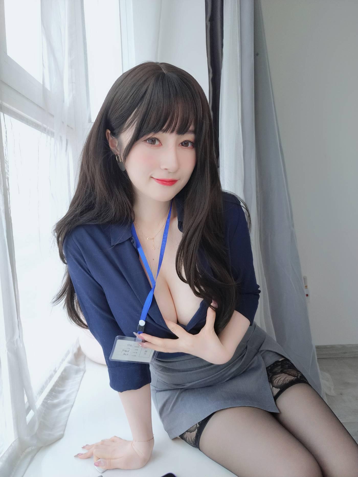 白银81 – NO.86 2022年12月会员部分合集 (31期) -20221208【白银81】新しく来た女性同僚はとても大胆です[15p-40M][15P]插图