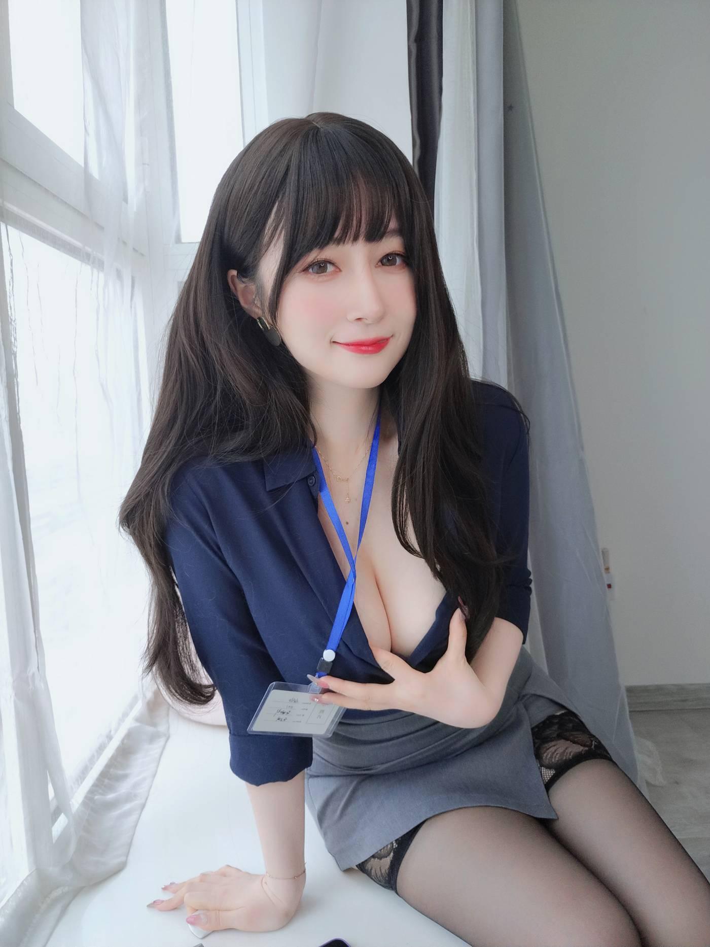 白银81 – NO.86 2022年12月会员部分合集 (31期) -20221208【白银81】新しく来た女性同僚はとても大胆です[15p-40M][15P]插图1