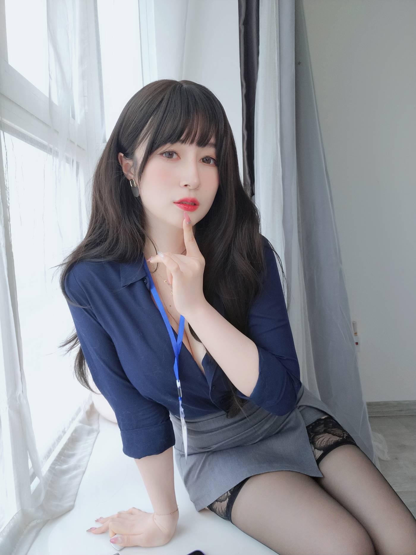 白银81 – NO.86 2022年12月会员部分合集 (31期) -20221208【白银81】新しく来た女性同僚はとても大胆です[15p-40M][15P]插图2