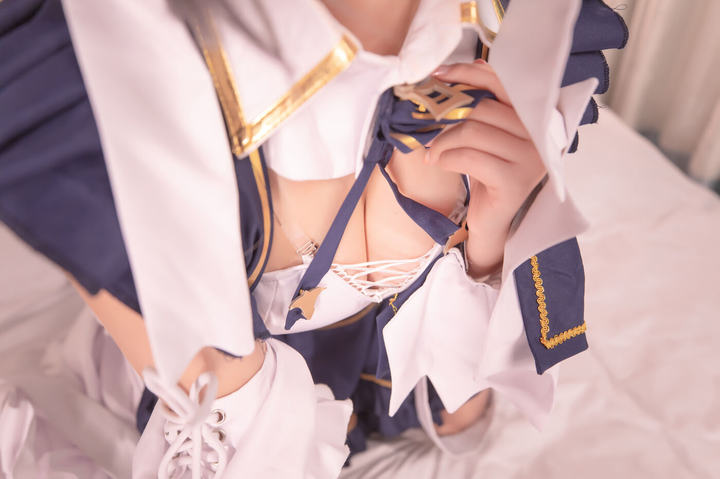 神楽坂真冬  柴郡cos《纯色庭院》 [150P]插图2