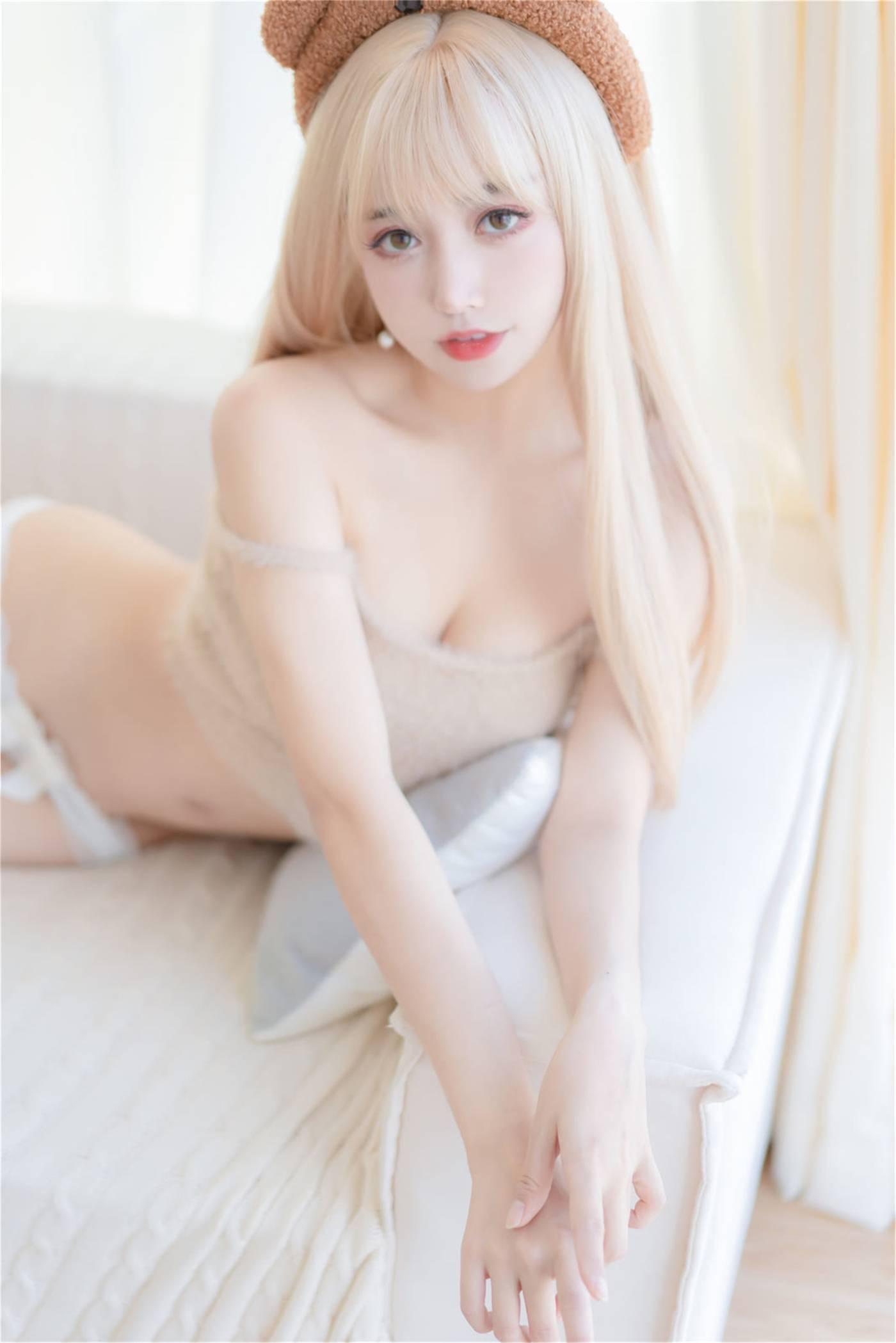 过期米线线喵 – NO.135 小熊软糖 [66P]插图1