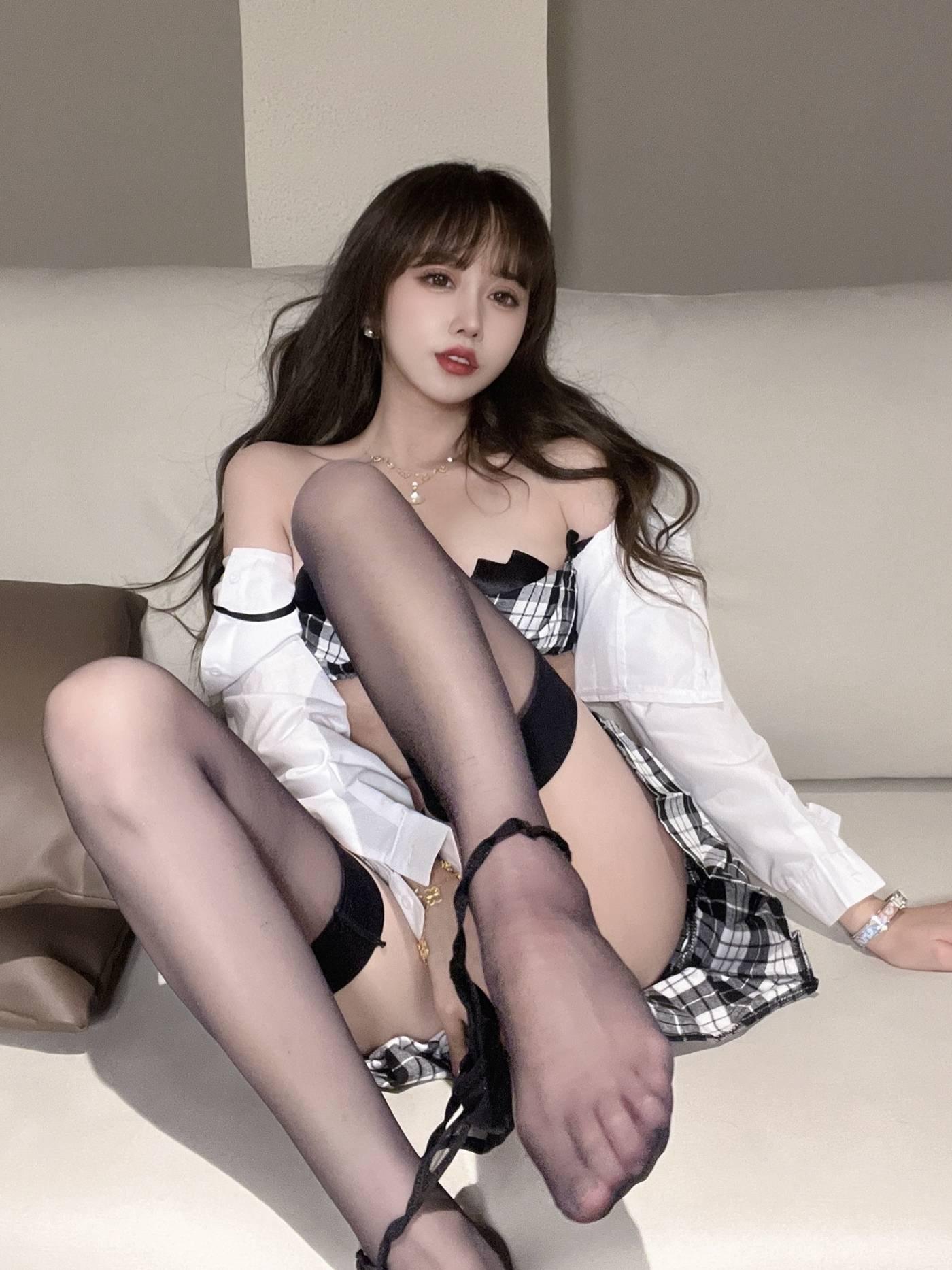 过期米线线喵 – NO.133 优等生 [26P]插图1