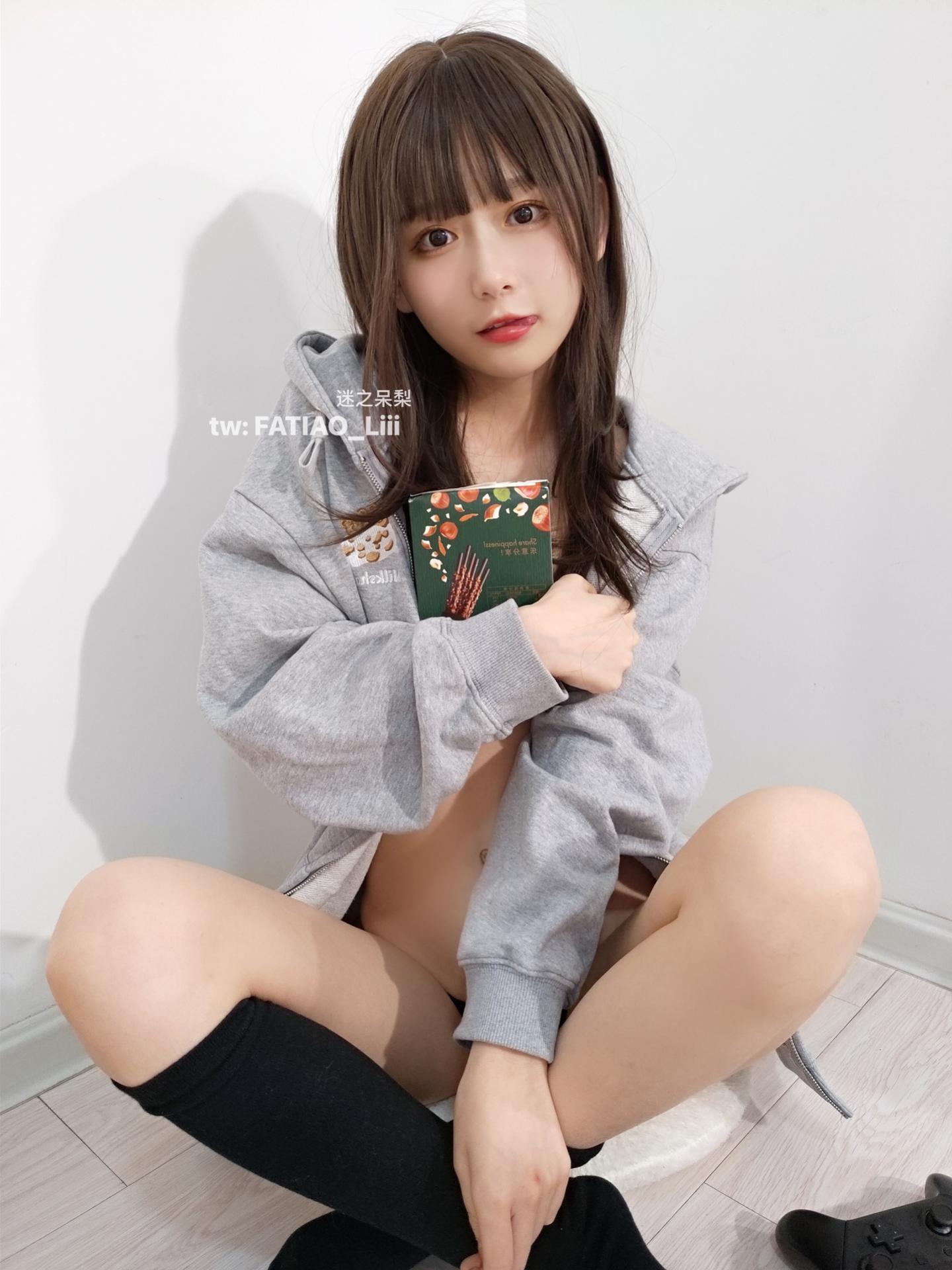 迷之呆梨 NO.010 fantia 2021年11月合集-【20211130】ポッキーが欲しいですか？[23P]插图3