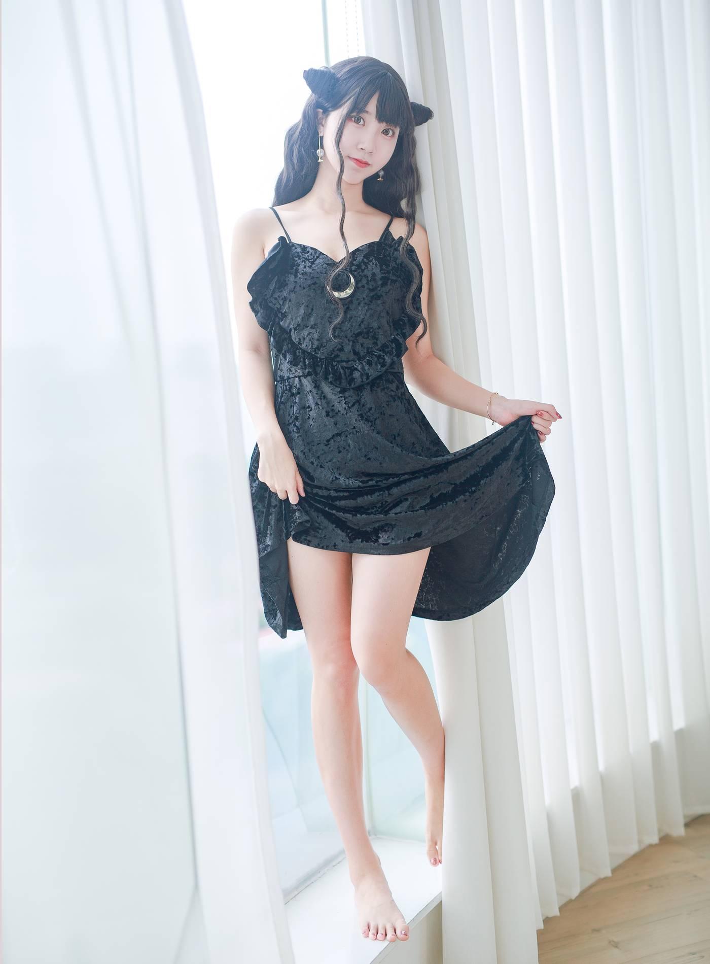 黑川 NO.16 小恶魔黑裙子 [31P]插图1
