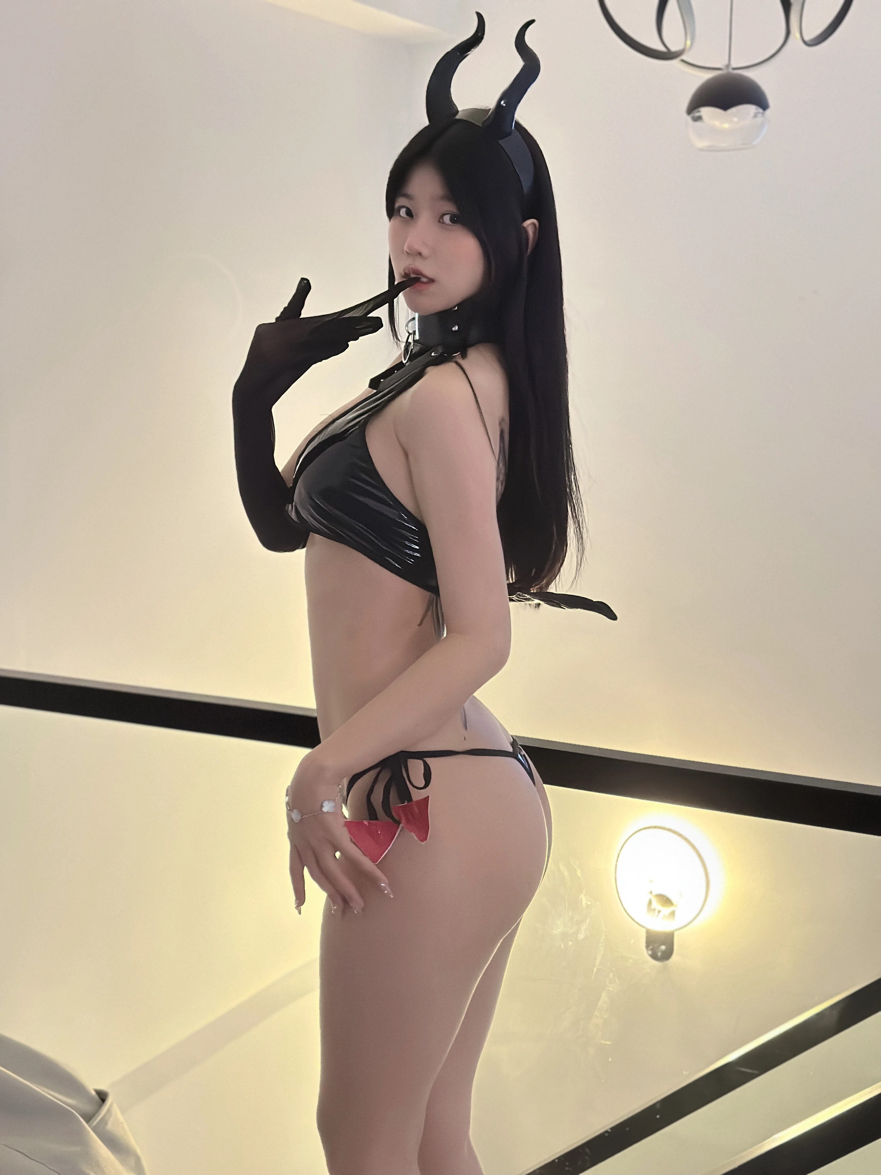 魚神 - NO.015 女恶魔束缚2皮衣鞭打 [36P 1V] 0