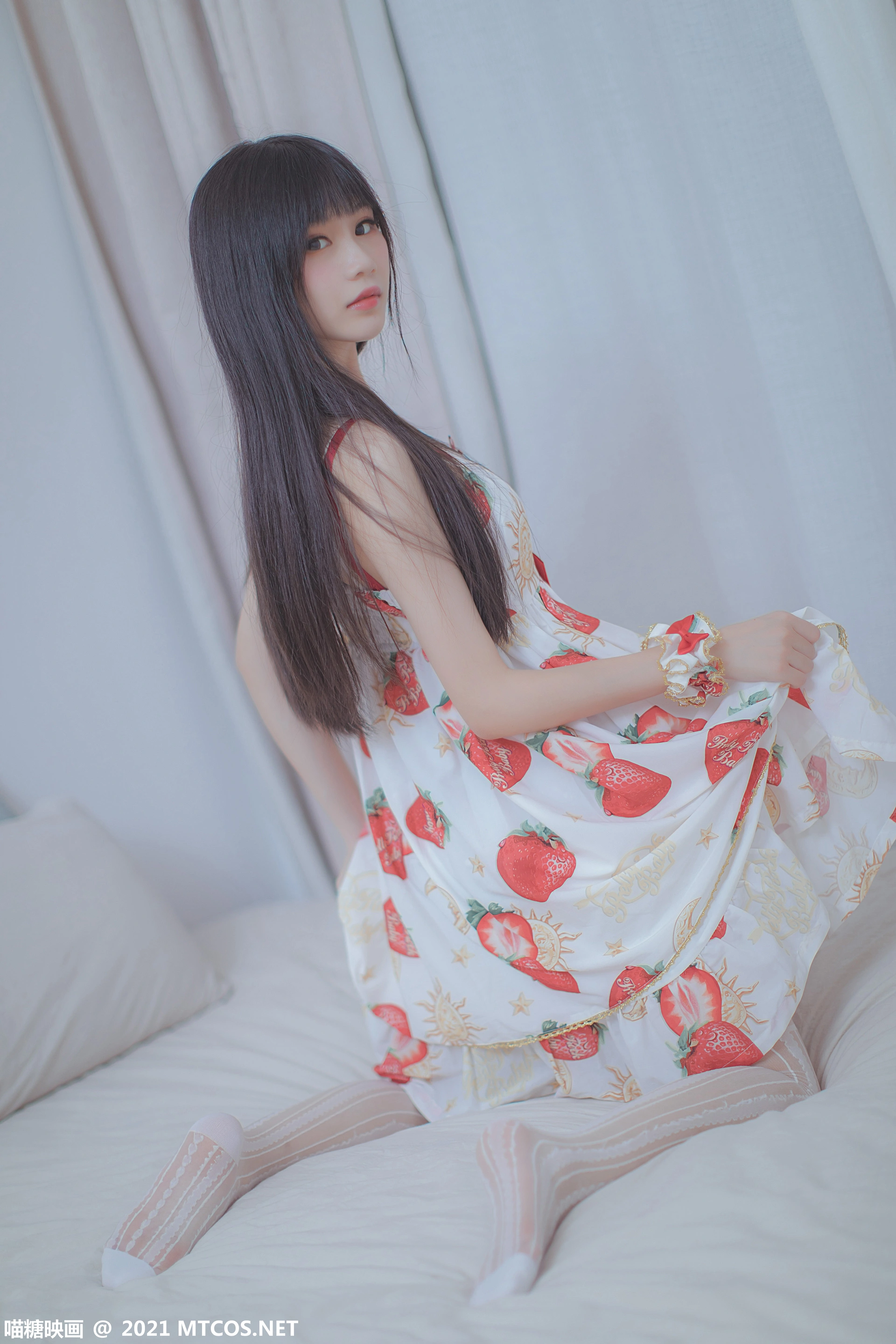 喵糖映画 - VOL.407 草莓小裙子 0
