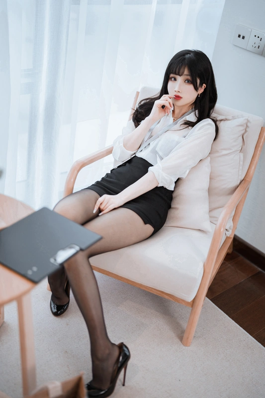rioko凉凉子 - NO.92 &面饼仙儿《黑丝ol制服双人》 19