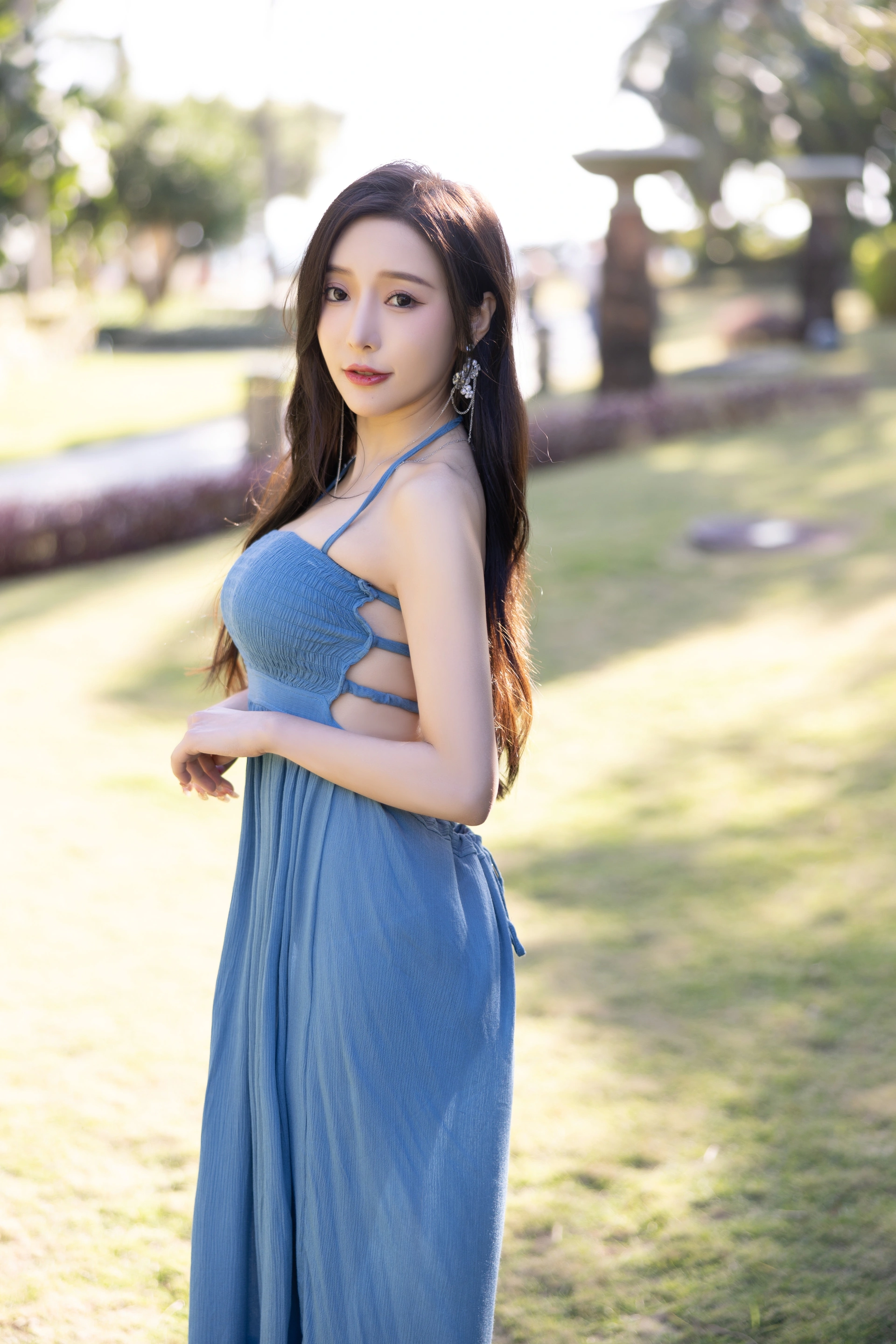 王馨瑶Yanni – NO.021 蓝色露背连衣裙 2