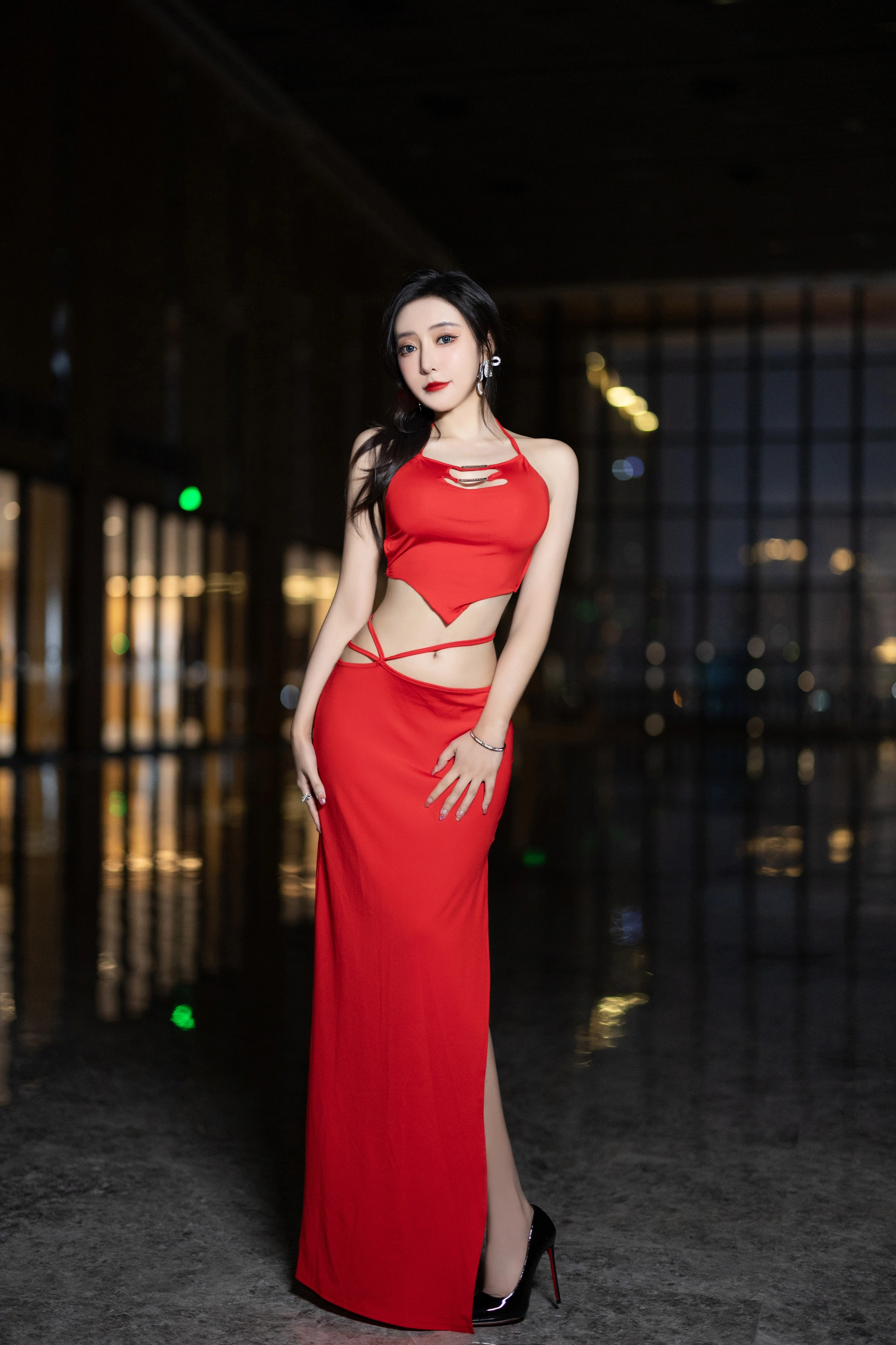 王馨瑶Yanni – NO.049 红色裙子拼杏色毛毛情趣 0