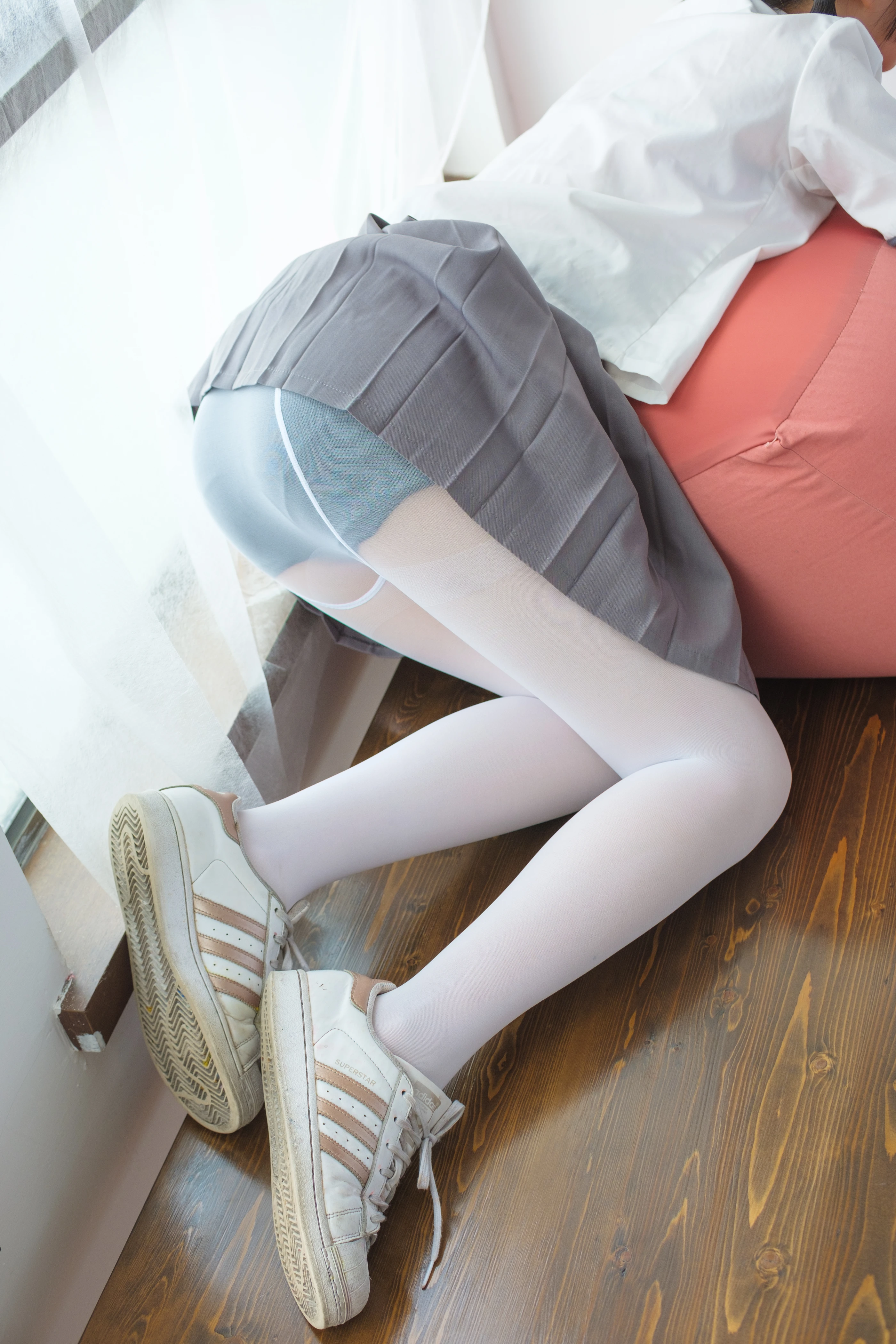 森萝财团 [BETA-026] 红色校服肉丝美足少女 [78P] 1