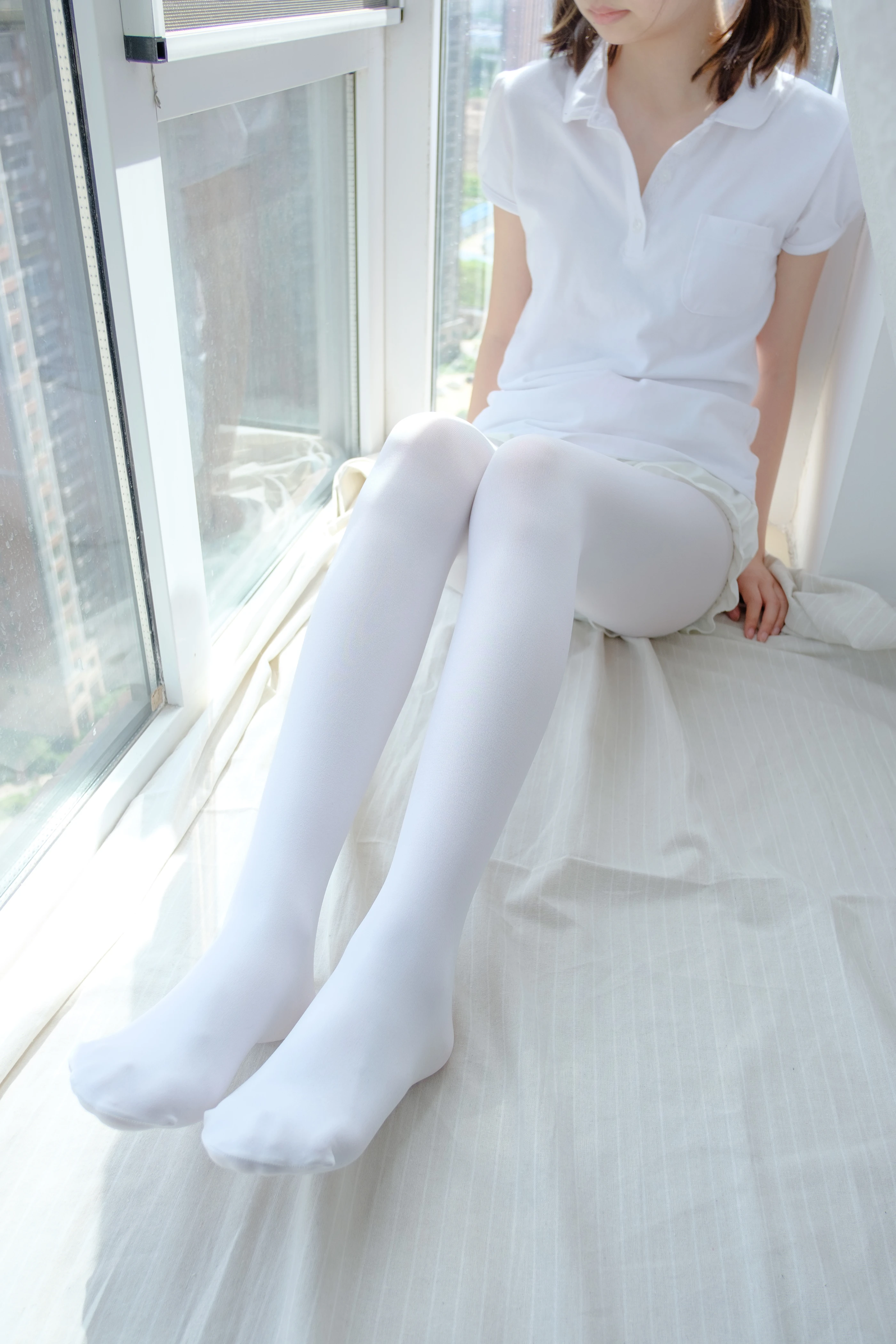 森萝财团 [R15-018] 窗台上的白丝少女 [86P] 1