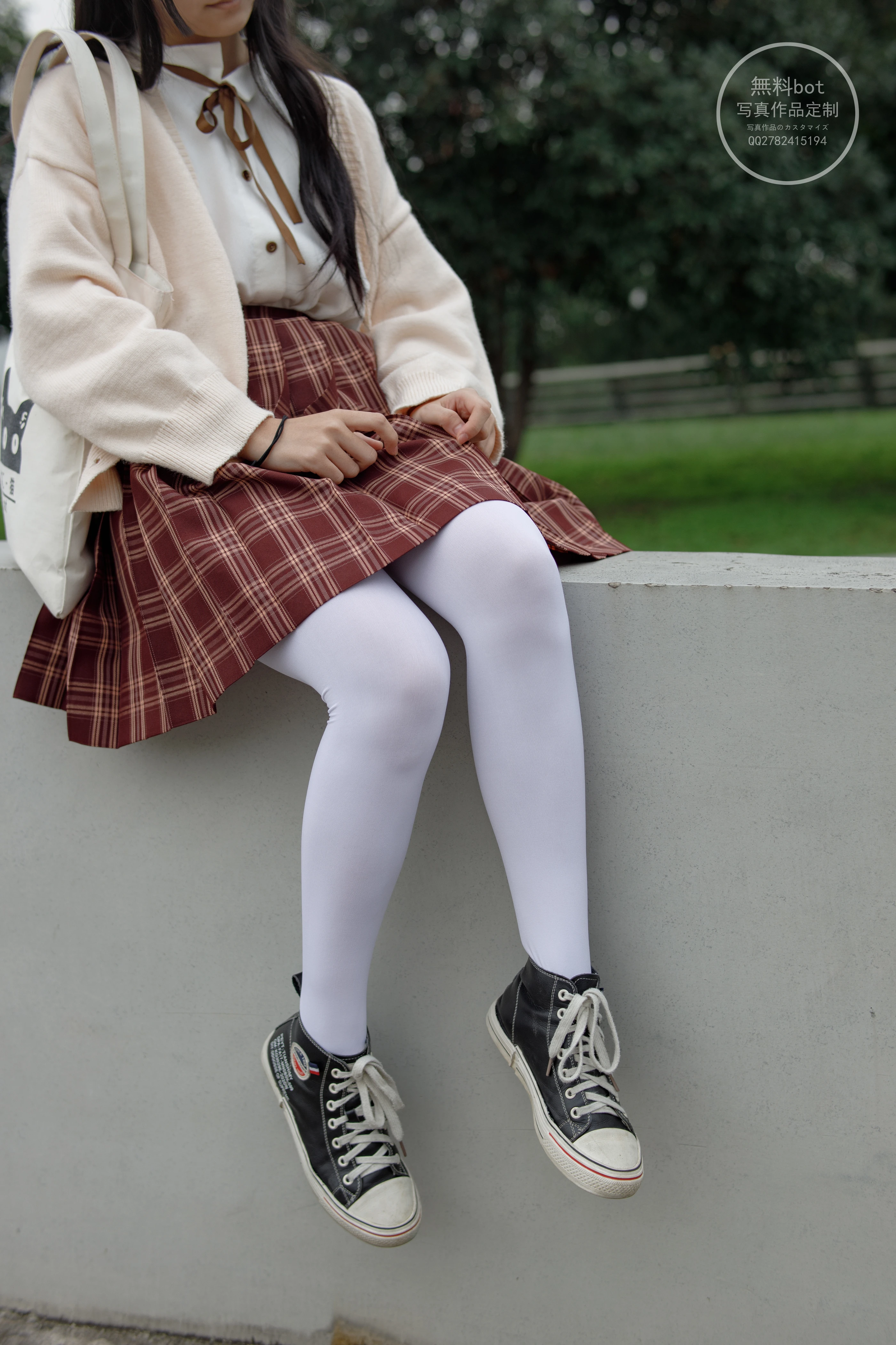 森萝财团 有料006  依依 户外白丝JK制服 [90P] 2