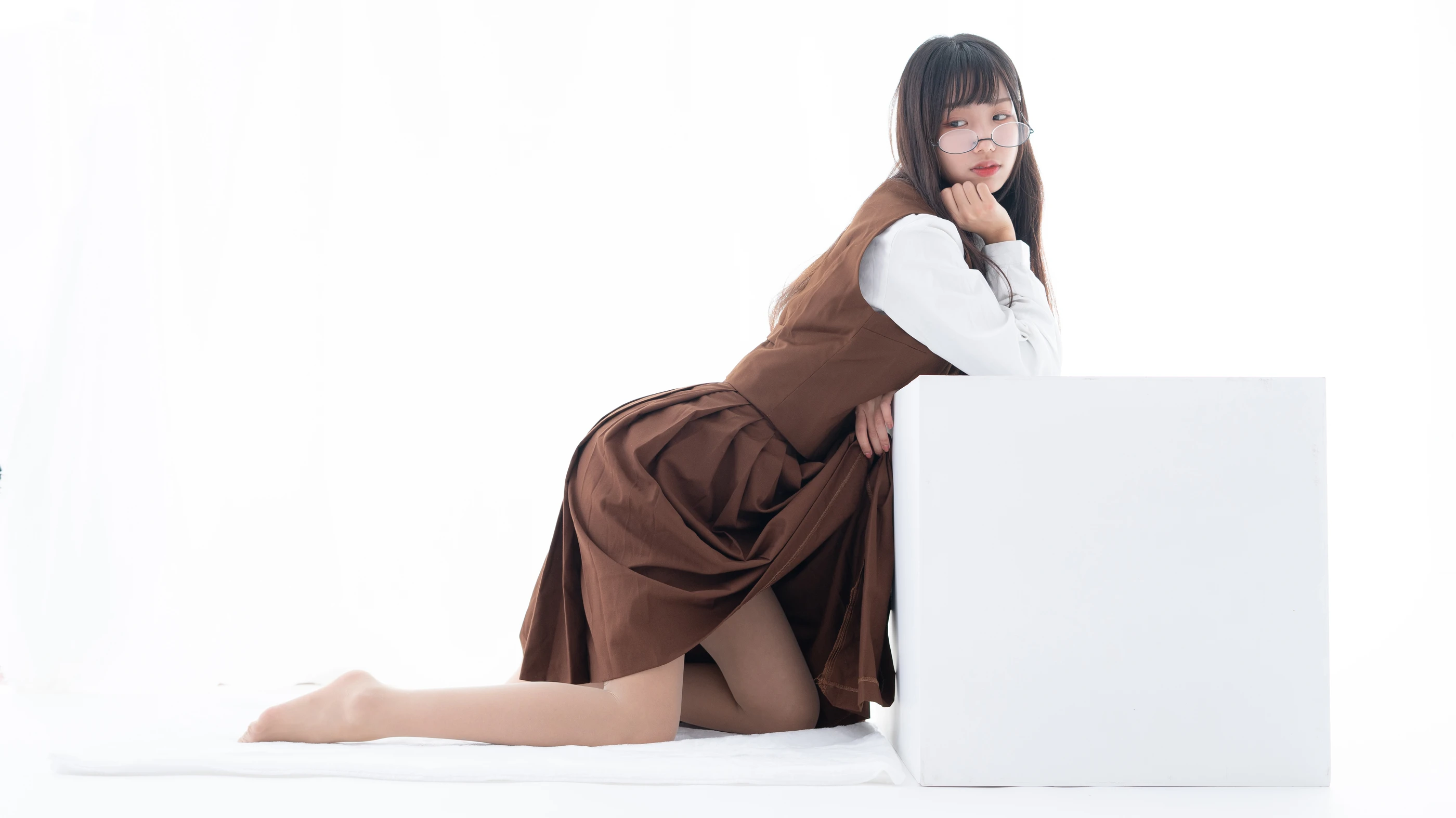 森萝财团 JKFUN-031 摄助习作-小梓 肉丝30D [48P 1V] 2