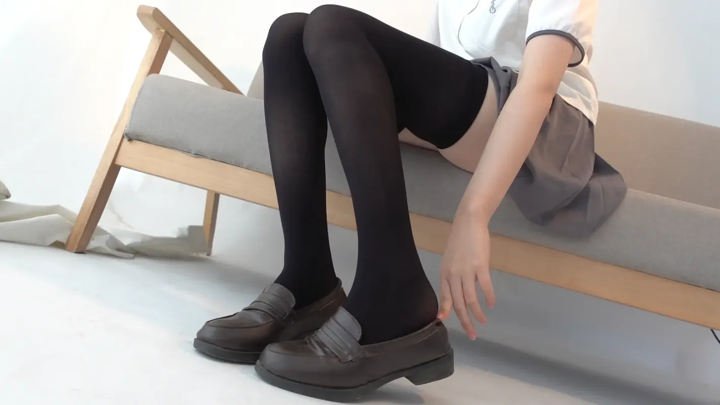 森萝财团 JKFUN-053 Aika 乳霜按摩裸足 [1P 1V] 17
