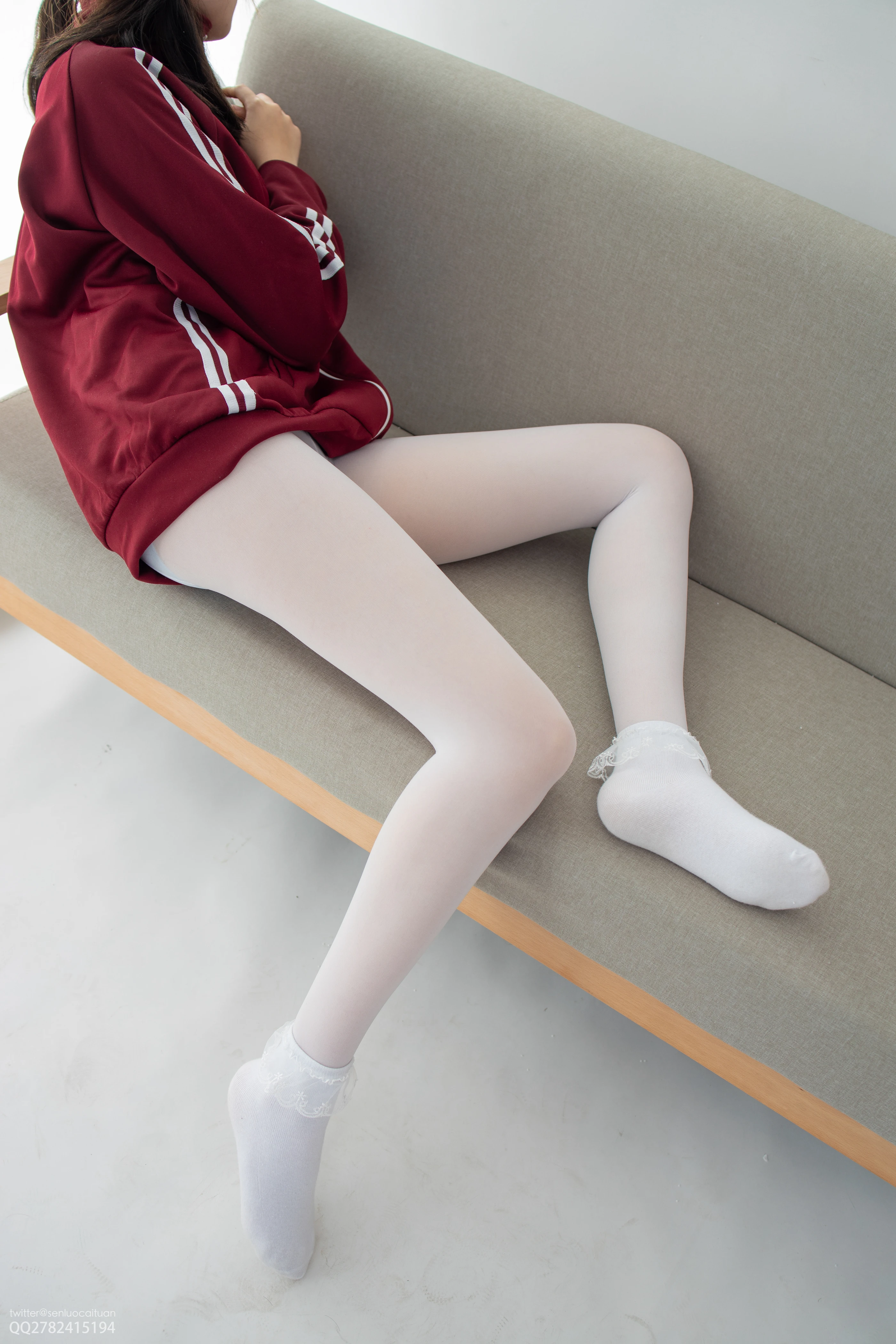 森萝财团 JKFUN-057 Aika 百圆定制2-3 白丝套蕾丝花边短袜 [39P 1V] 0